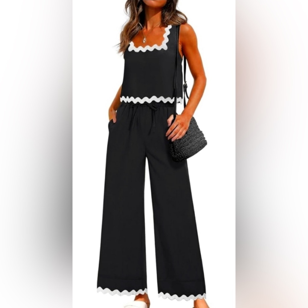 Black and White Women's cropped pants set by Zesica women’s size L-NWT